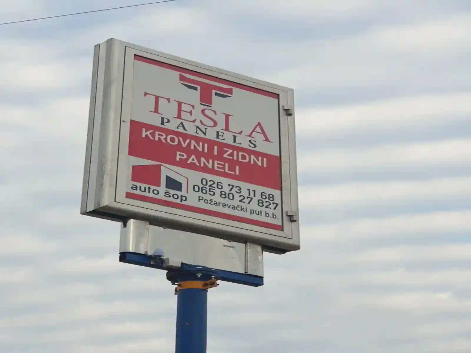 baner reklama tesla paneli